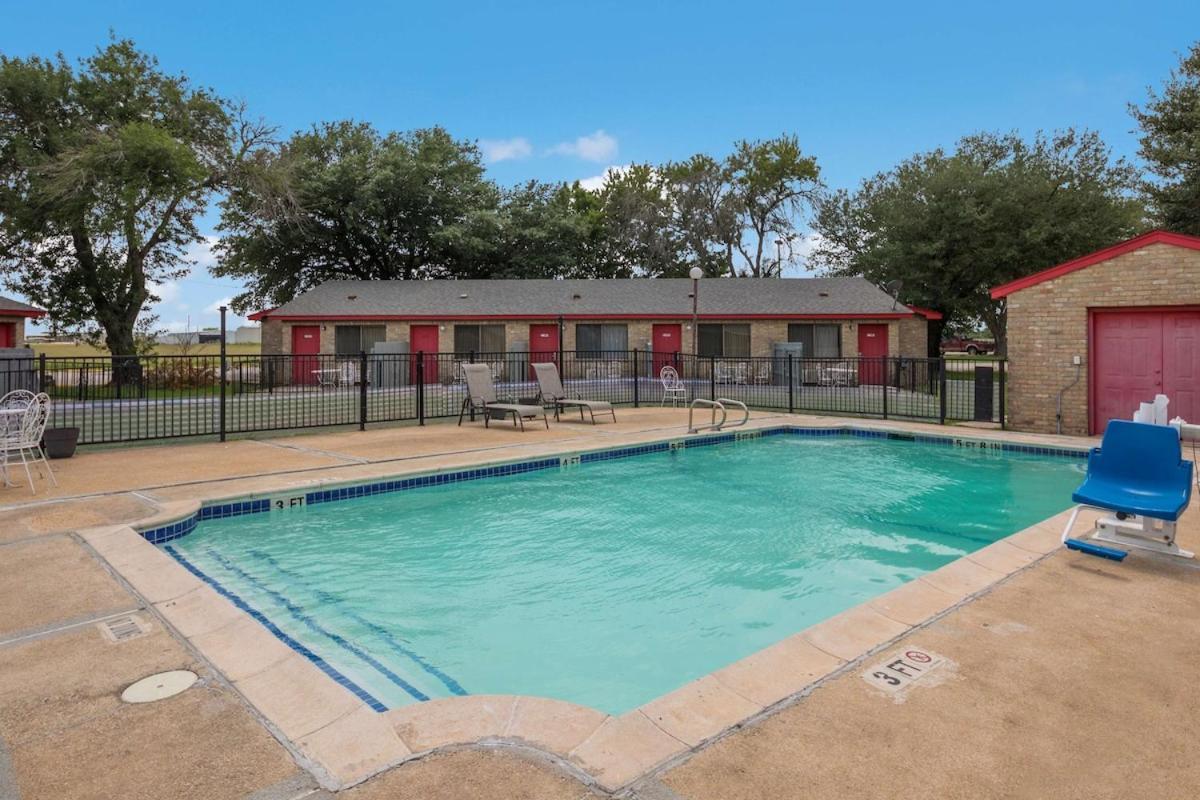 Americas Best Value Inn Lockhart Tx Dış mekan fotoğraf