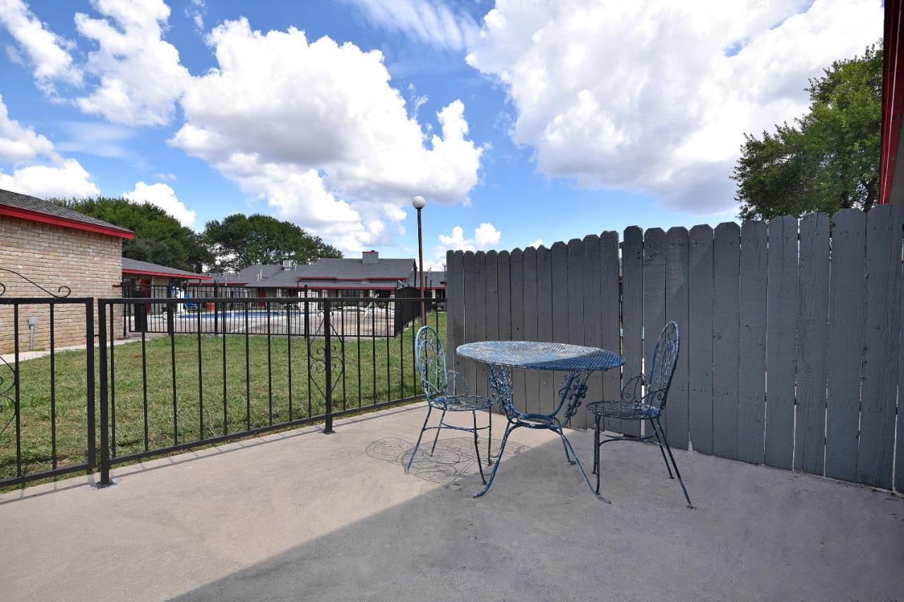 Americas Best Value Inn Lockhart Tx Dış mekan fotoğraf